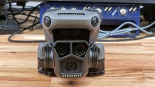 Dron DJI Mavic 3 PRO flymore 3 baterias y bolsa