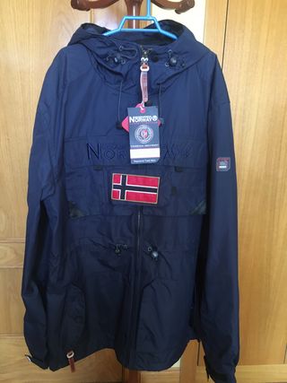 PARKA NORWAY y ZAPATILLAS MUJER