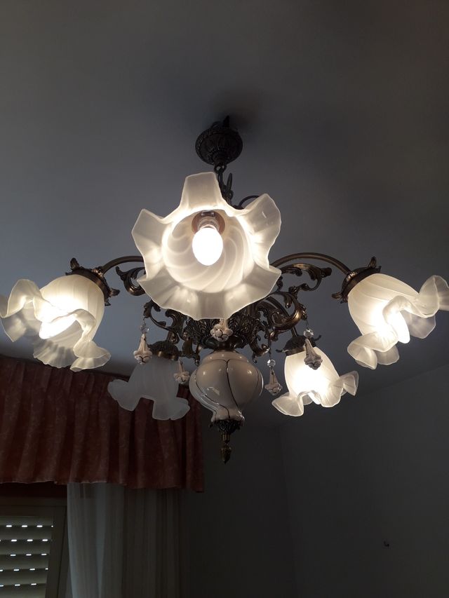 Lámpara de techo antigua