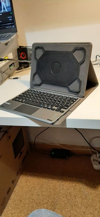 Funda tablet con teclado y TouchPad