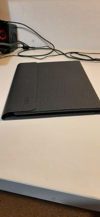 Funda tablet con teclado y TouchPad