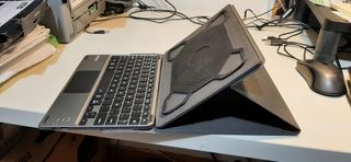 Funda tablet con teclado y TouchPad
