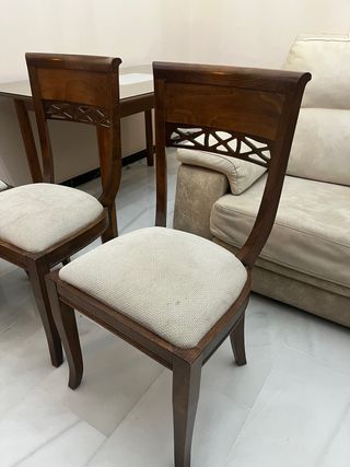 Mesa redonda extensible y 4sillas madera buena