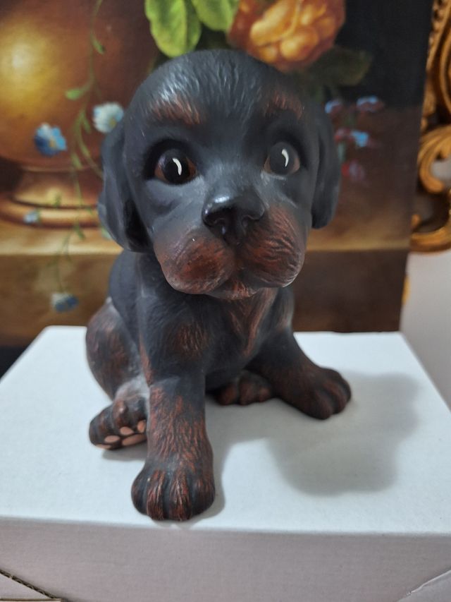 Scultura ceramica di cucciolo rottweiler