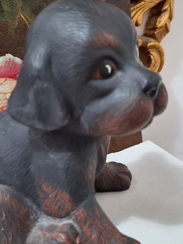 Scultura ceramica di cucciolo rottweiler