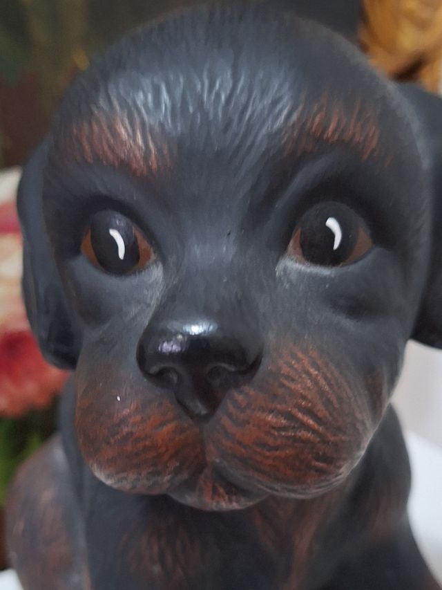 Scultura ceramica di cucciolo rottweiler