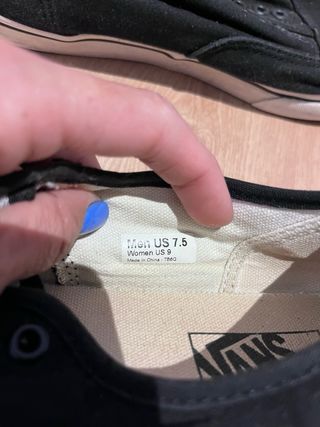 Tenis Vans negros sin cordones