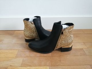 Botines negros y dorados 