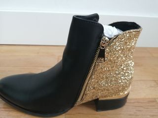 Botines negros y dorados 