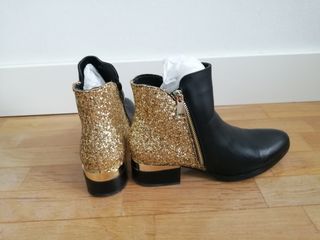 Botines negros y dorados 