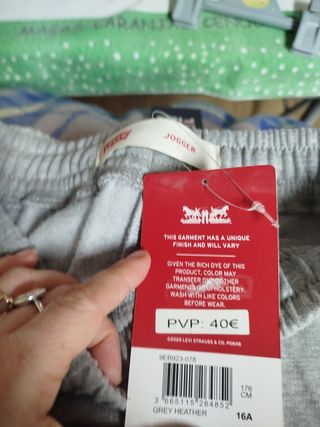 Pantalón Levis nuevo 