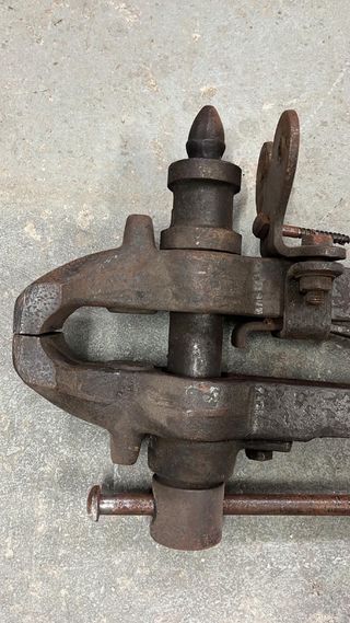 Tornillo de Herrero en Acero de Fundición