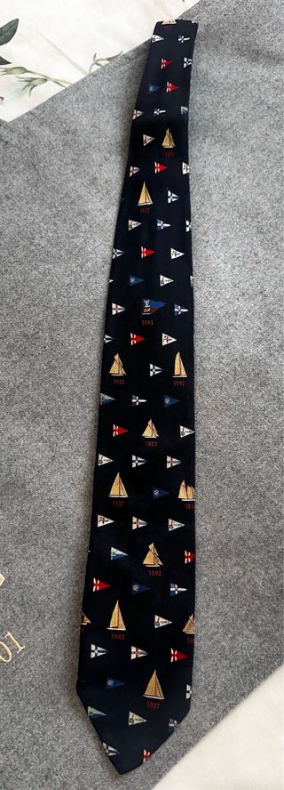 Corbatas Loewe, Vuitton, Dupont y Burberry