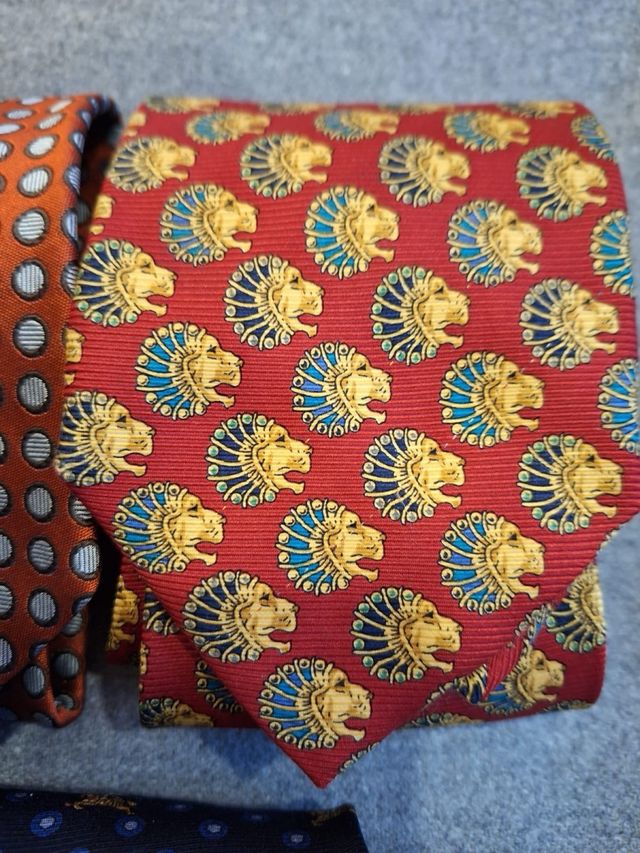 Corbatas Loewe, Vuitton, Dupont y Burberry