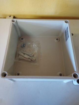 Caja estanca