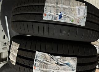 Varias unidades y parejas de neumáticos NUEVOS