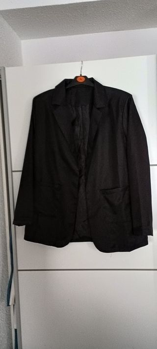 Americana negra de estilo clásico de mujer