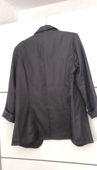 Americana negra de estilo clásico de mujer