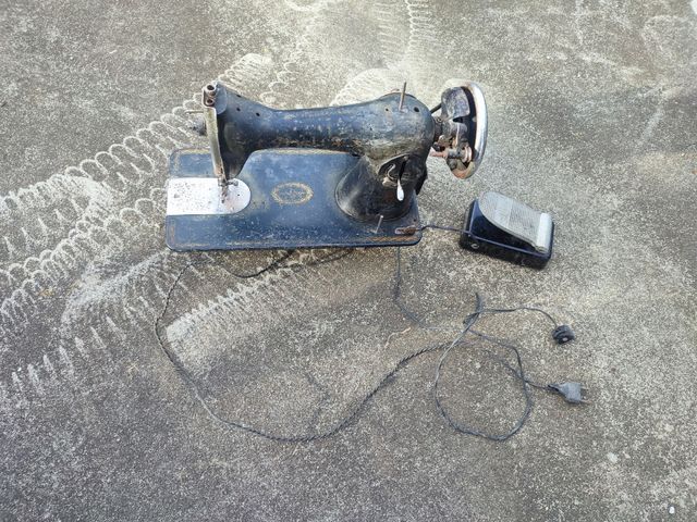 Maquina de coser Alfa