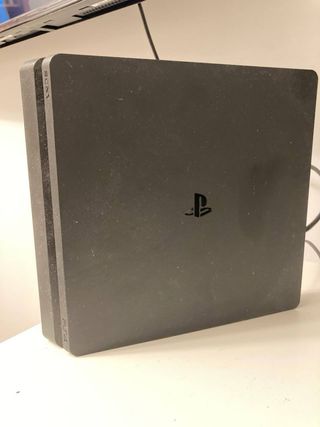 Play Station 4 slim y 2 juegos