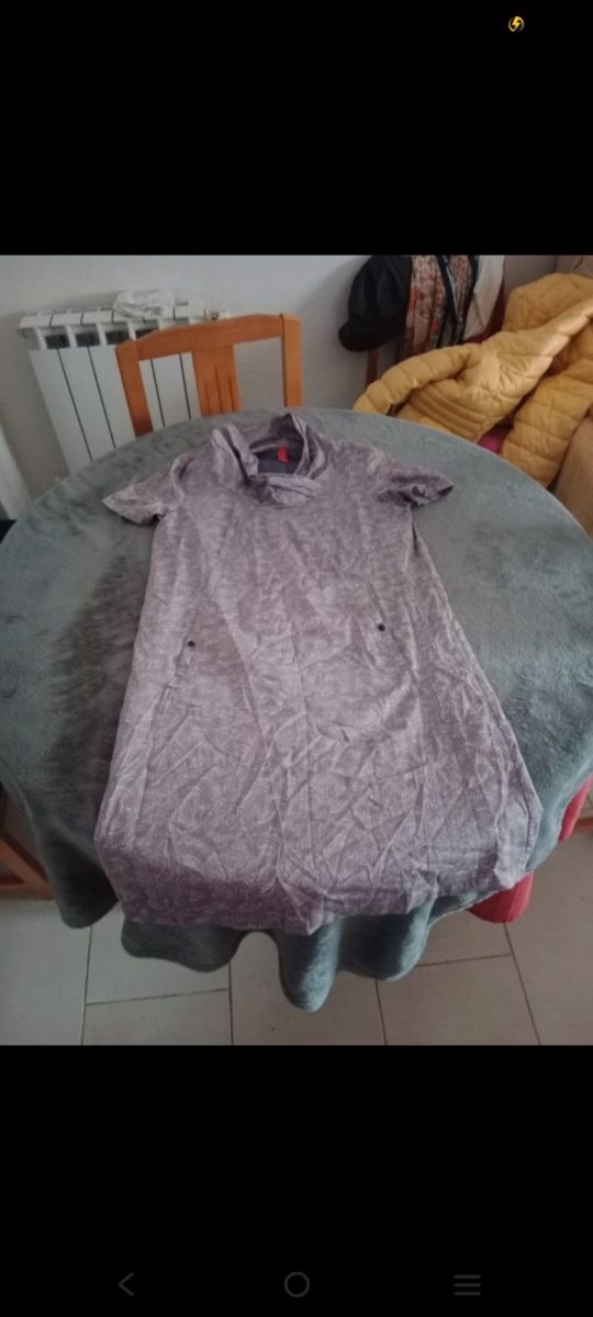 Vestido corto gris. Talla M