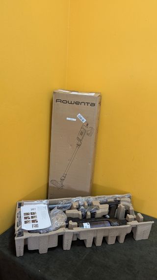 Aspirador escoba sin cable equipada con un motor 