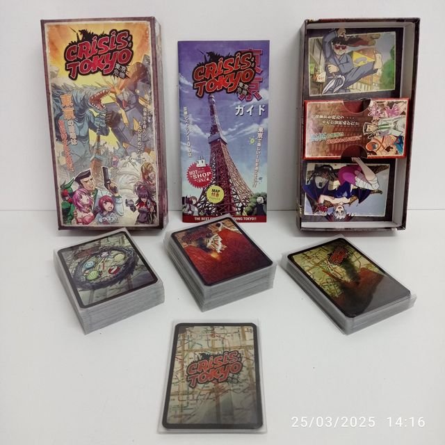 Crisis: Tokyo (con fundas)
