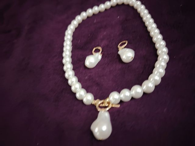 Gargantilla de perlas y pendientes