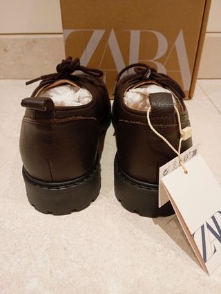 Zapatos niño marca Zara.
Precio original 99