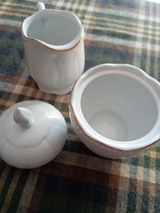 Azucarero y lechera de porcelana