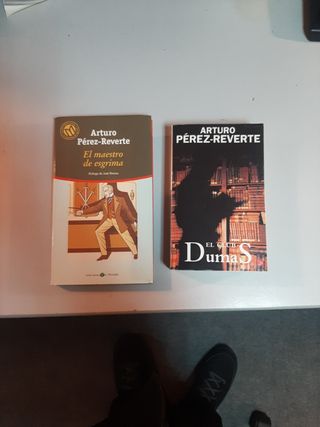 Lote dos libros de arturo perez reverte