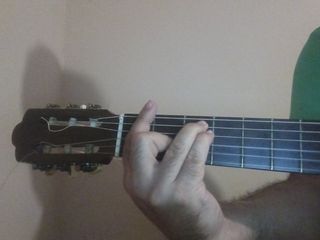 Guitarra clasica del oeste como poco 