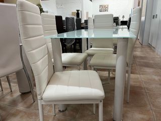 PACK DE MESA CON 4 SILLAS ¡NUEVAS Y RESISTENTES!