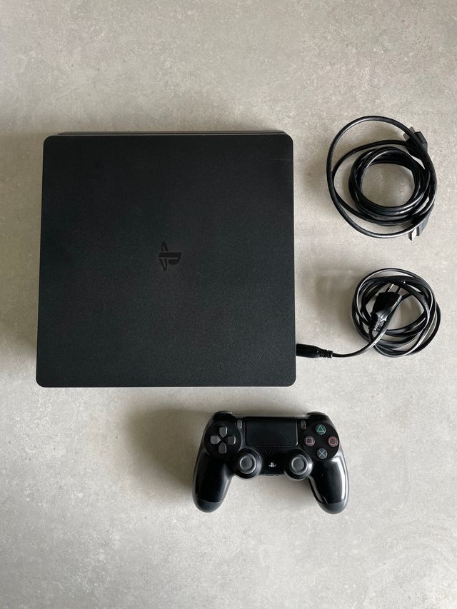 Play Station 4 + mando