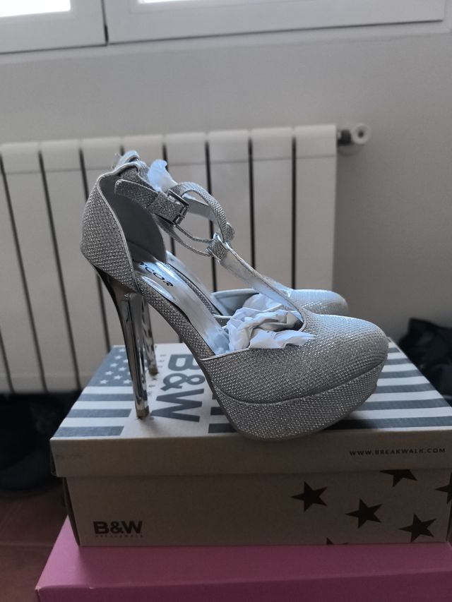 Zapatos plateados con brillo brilli