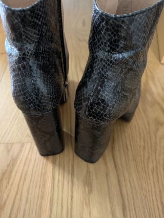 Botines estampado animal print serpiente