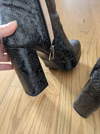 Botines estampado animal print serpiente