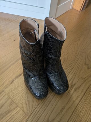 Botines estampado animal print serpiente