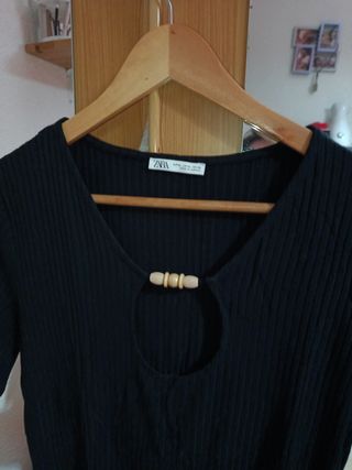 Camiseta de  ZARA.