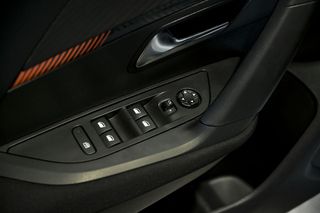 Peugeot 2008 Active BlueHDI 81kW 110CV