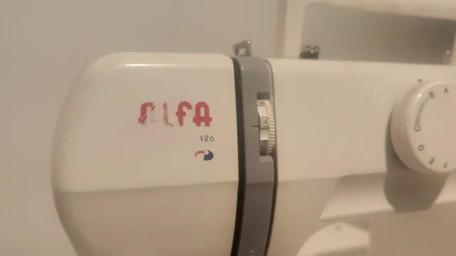 Maquina de coser Alfa modelo 1426