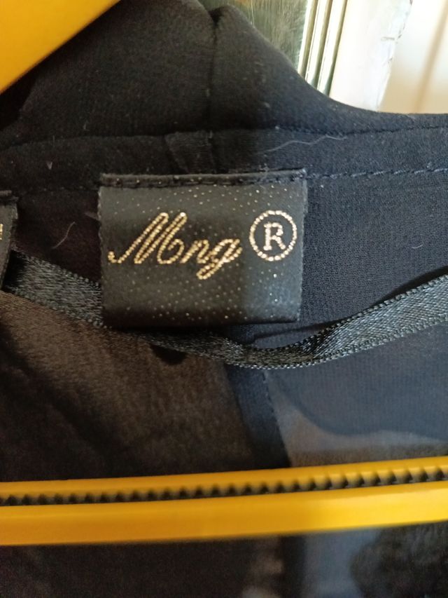 BLUSA NEGRA DE VOLANTES M