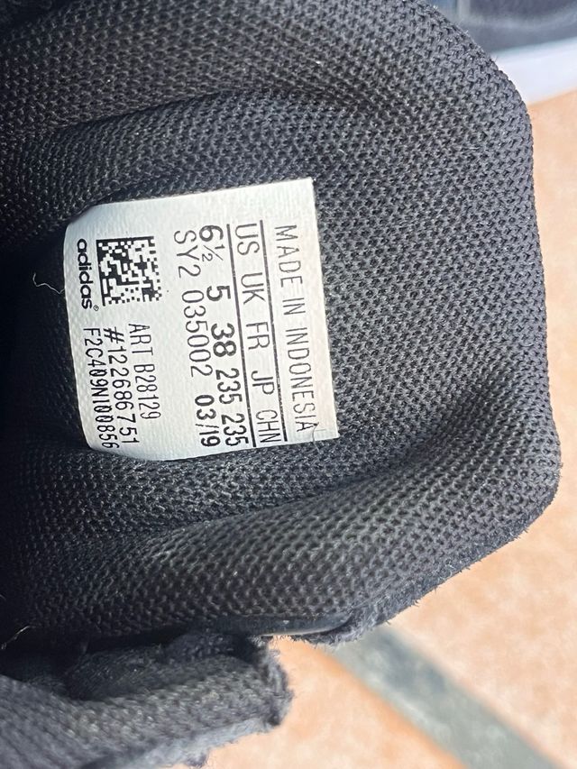 Deportivos adidas negros