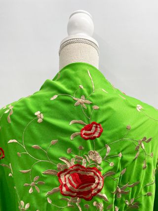 Mantón Cuadrado Bordado en Flores para Flamenco