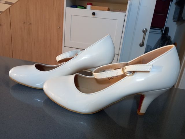 Zapato blanco tacon fino