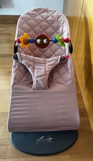 Hamaca Babybjörn con juguetero