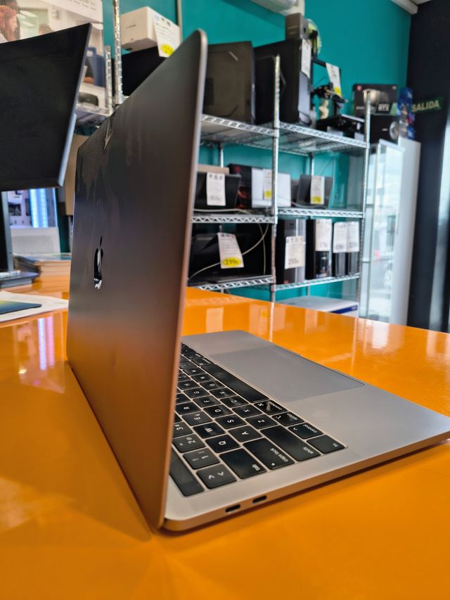 MacBook pro 13" i7 RAM16Gb SSD500GB 2018