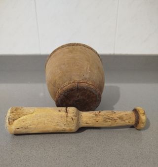 Mortero antiguo de madera
