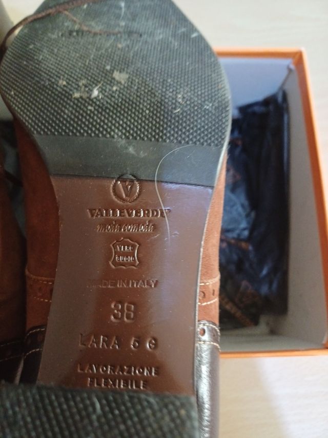 Scarpe unisex in  vera pelle