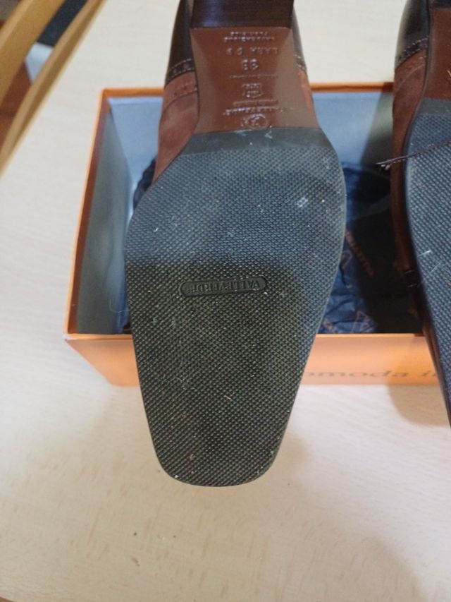 Scarpe unisex in  vera pelle